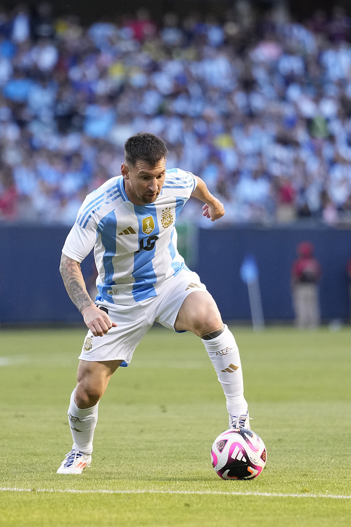 全球限量50台 从F1赛场到公路猛兽 红牛RB17超跑亮相