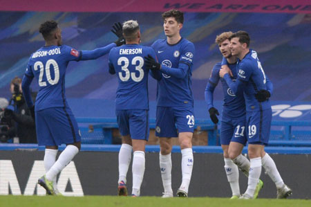 残忍！特雷杨被交易时坐在替补席 随后被叫回更衣室